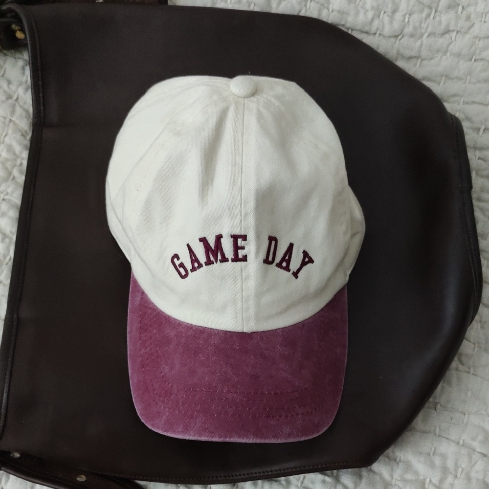 David and Young Burgundy and Cream Cap